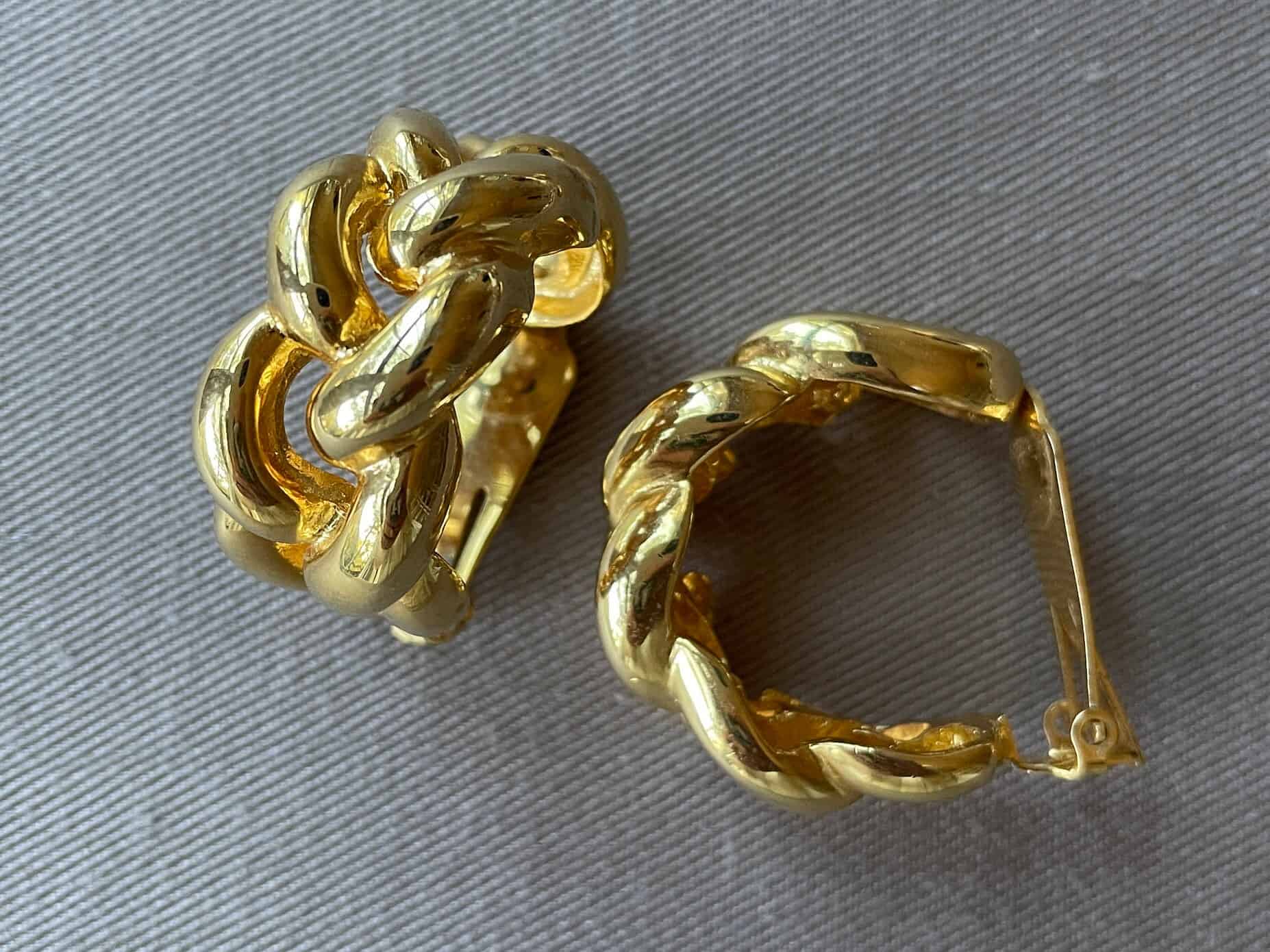 Details about   True Vintage Chunky 80s Statement Earrings Clip On Brushed Gold Thick Hoop Bin1 